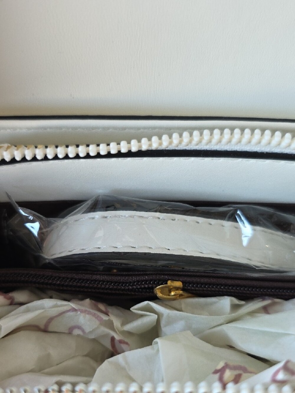 White Crossbody Bag with Gold Hardware - Elegant Everyday Shoulder Bag - Picture 4 of 5